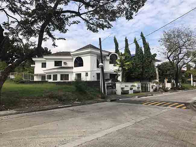 5BR House and Lot for Sale in Ayala Alabang Village, Muntinlupa